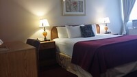 King bed Kitchenette