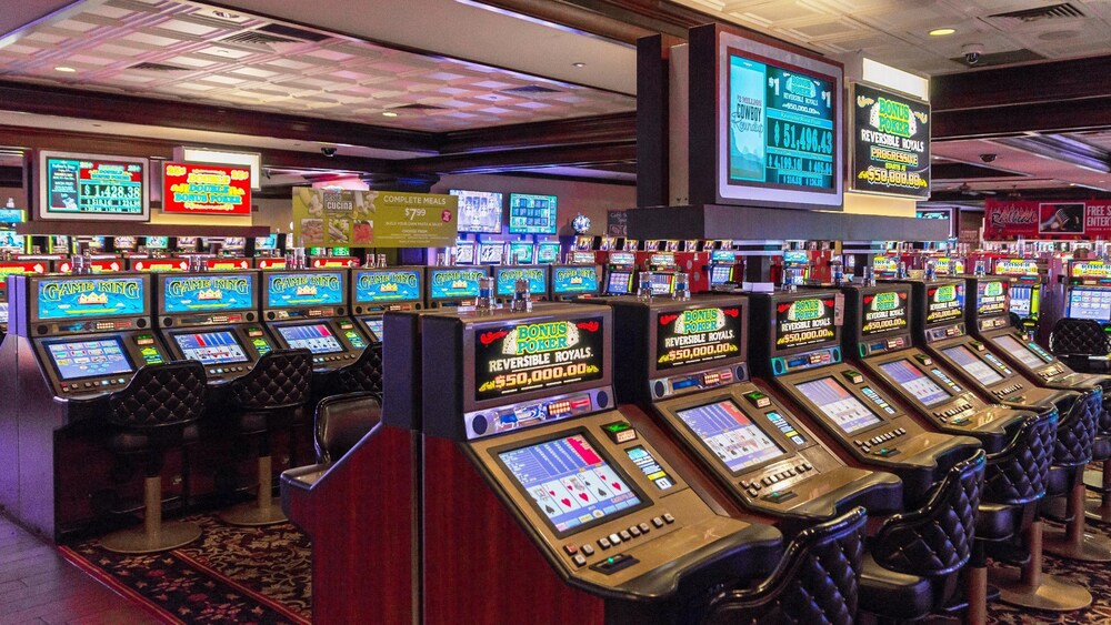 Bar (on property), Boulder Station Hotel and Casino