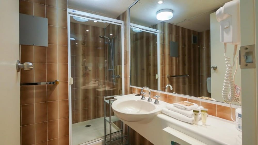 Studio - Bathroom
