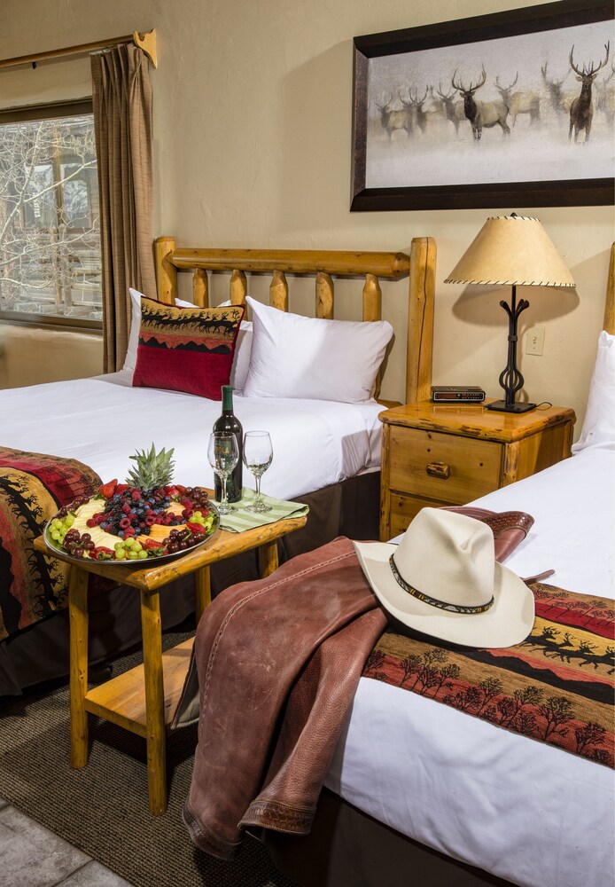 Deluxe Room, 2 Queen Beds - Guestroom