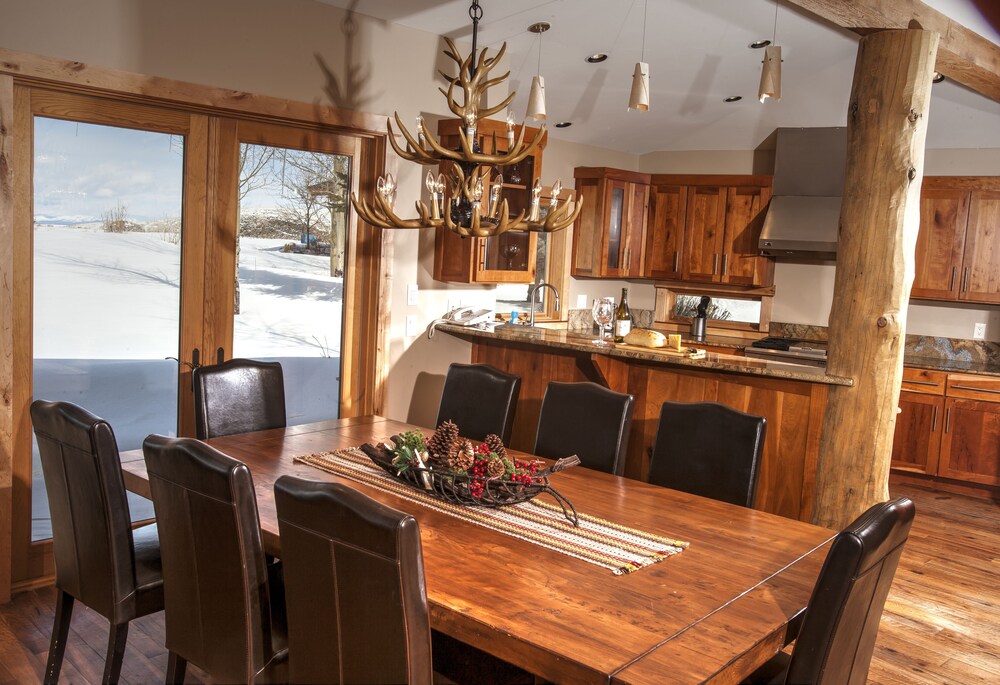 Luxury House, 4 Bedrooms, Mountain View - In-Room Dining