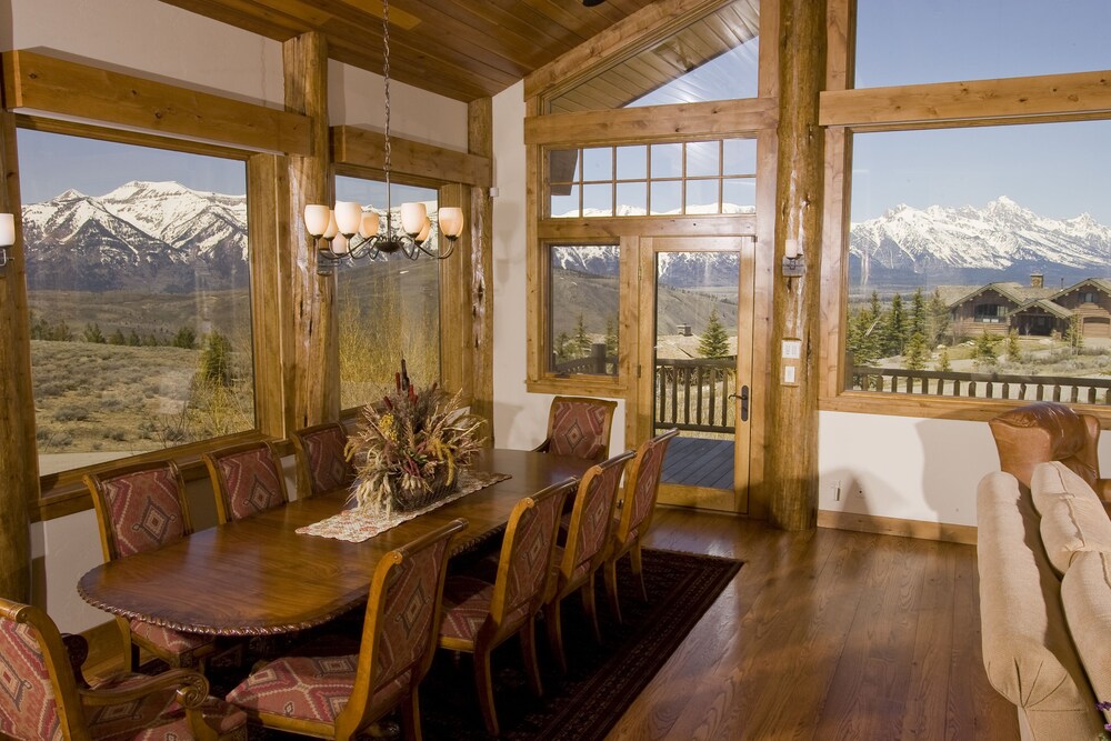 Luxury House, 4 Bedrooms, Mountain View - In-Room Dining