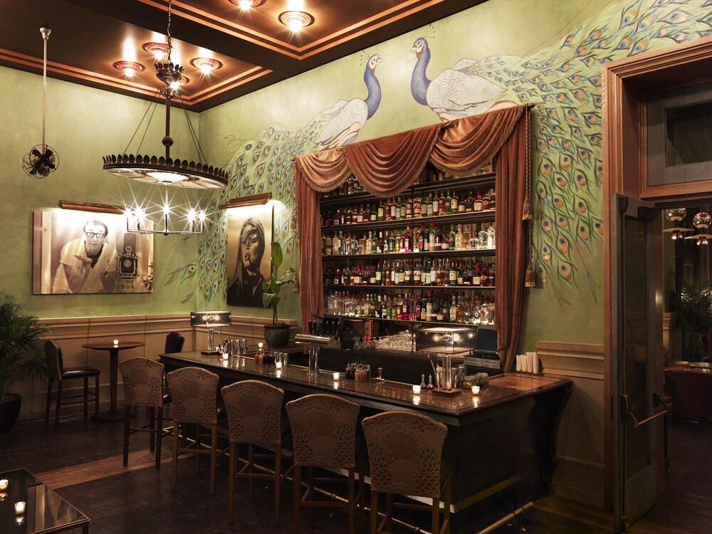 Hotel Bar