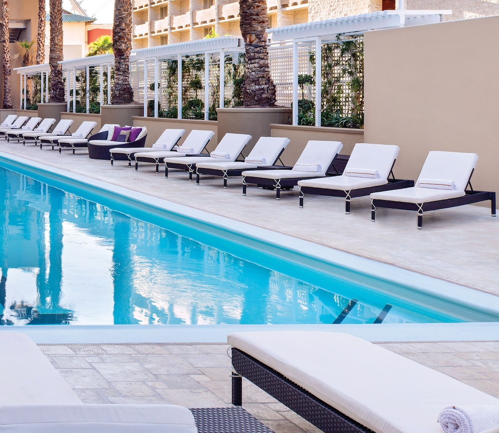 Outdoor pool, Harrah's Hotel and Casino Las Vegas