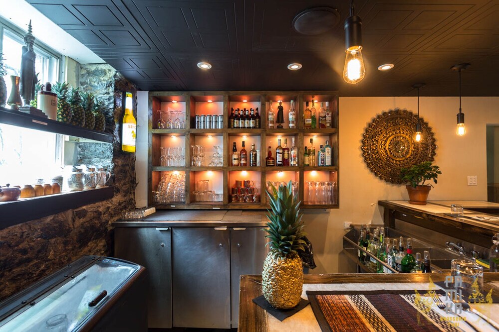 Hotel Bar