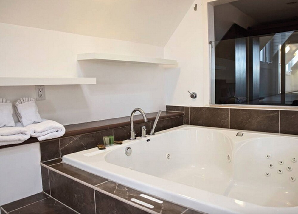 Jetted Tub