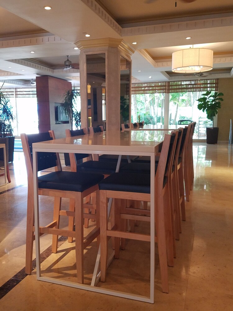 Hotel Lounge