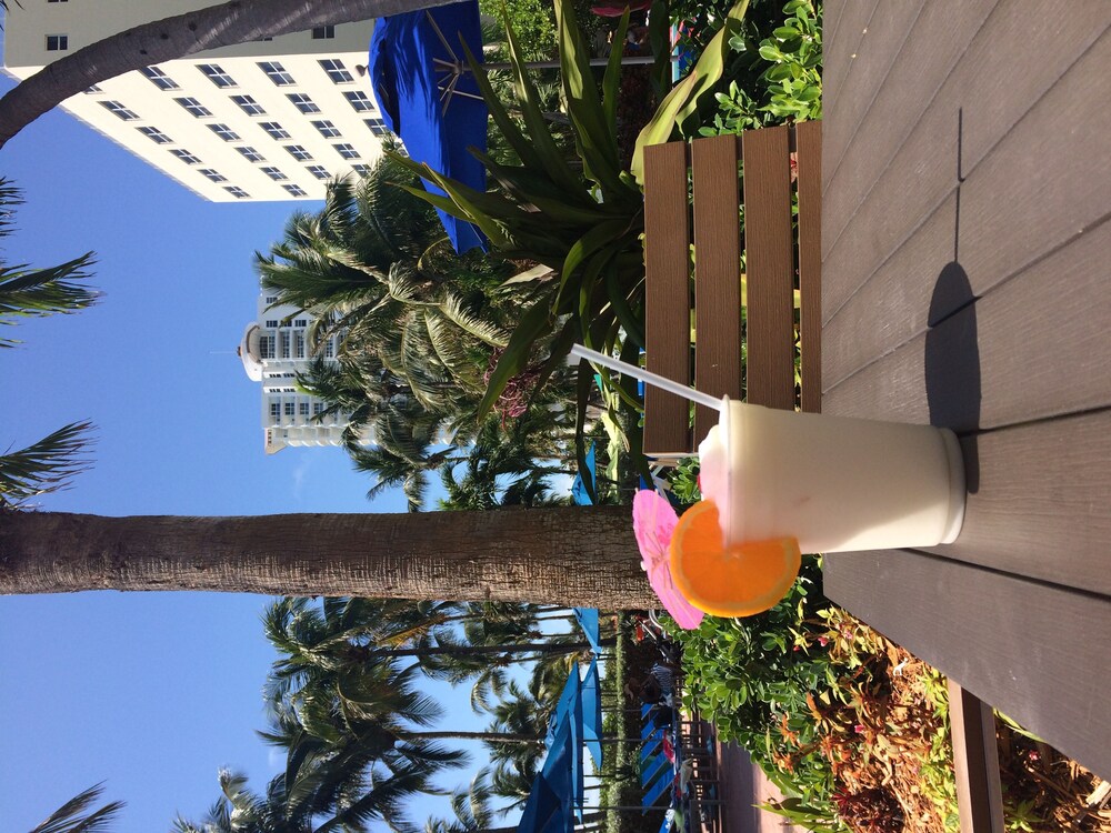 Poolside Bar