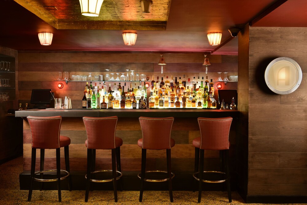 Hotel Bar