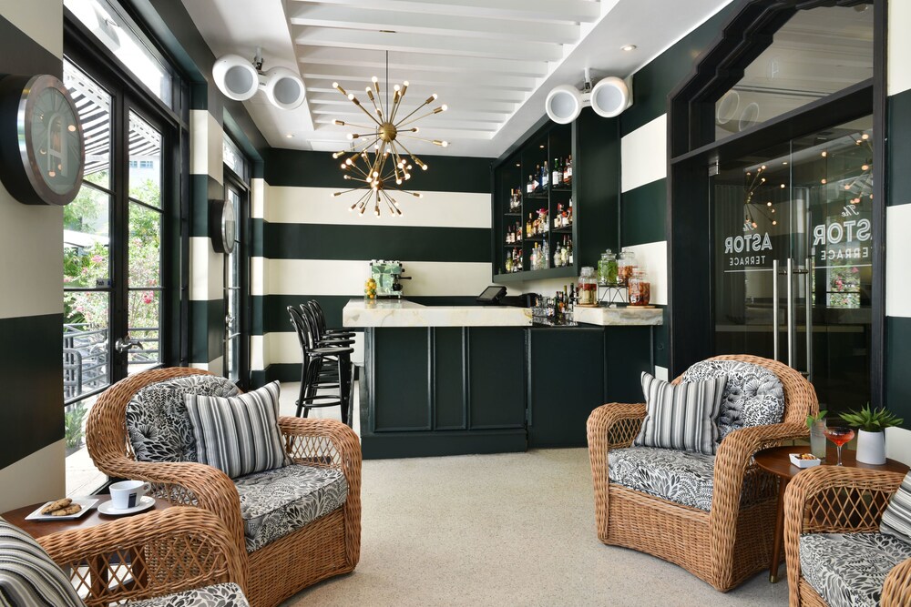 Hotel Bar