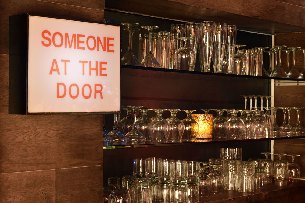 Hotel Bar