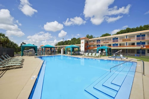 Howard Johnson by Wyndham Ocala FL