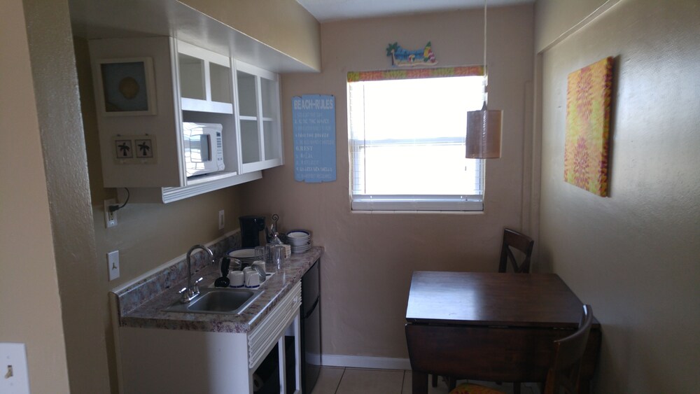 Courtside Studio - Guestroom