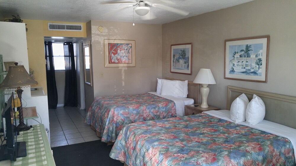 Courtside Studio - Guestroom