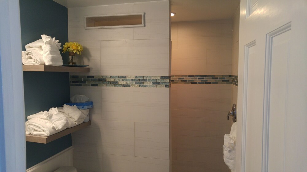 Suite, Oceanfront - Bathroom