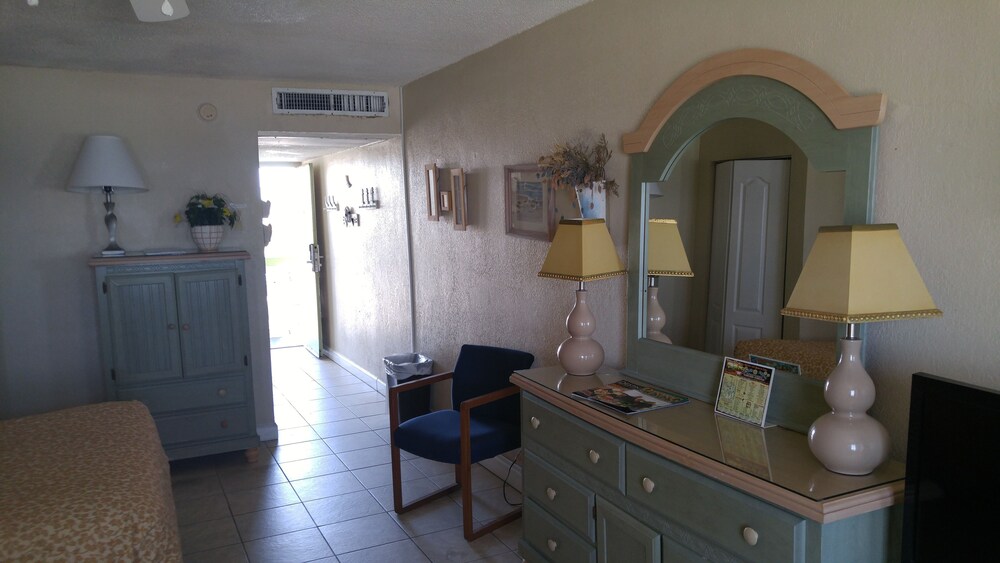 Studio, 2 Double Beds, Oceanfront - Guestroom