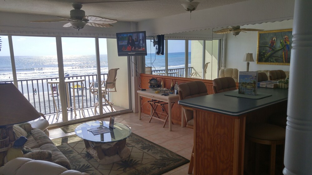 Suite, Oceanfront - Guestroom