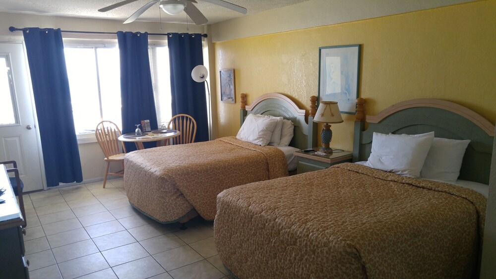 Studio, 2 Double Beds, Oceanfront - Guestroom