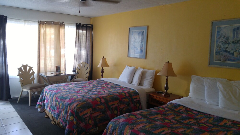 Courtside Studio - Guestroom