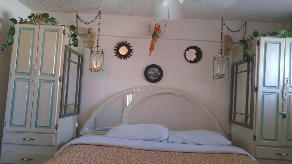 Suite, Oceanfront - Guestroom