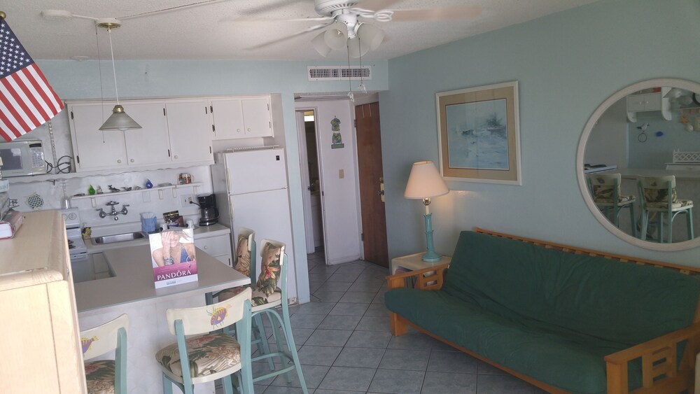 Suite, Oceanfront - Guestroom