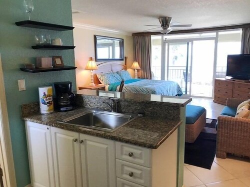 King Studio Suite, Gulf Front - Guestroom