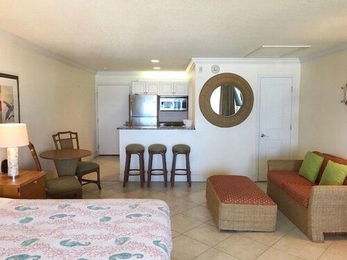 King Studio Suite, Gulf Front - Guestroom