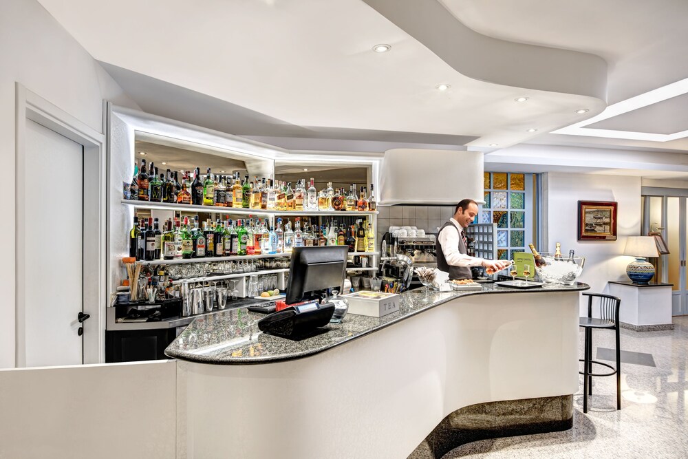 Hotel Bar