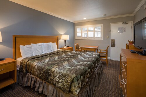 SOMA Park Inn – Civic Center