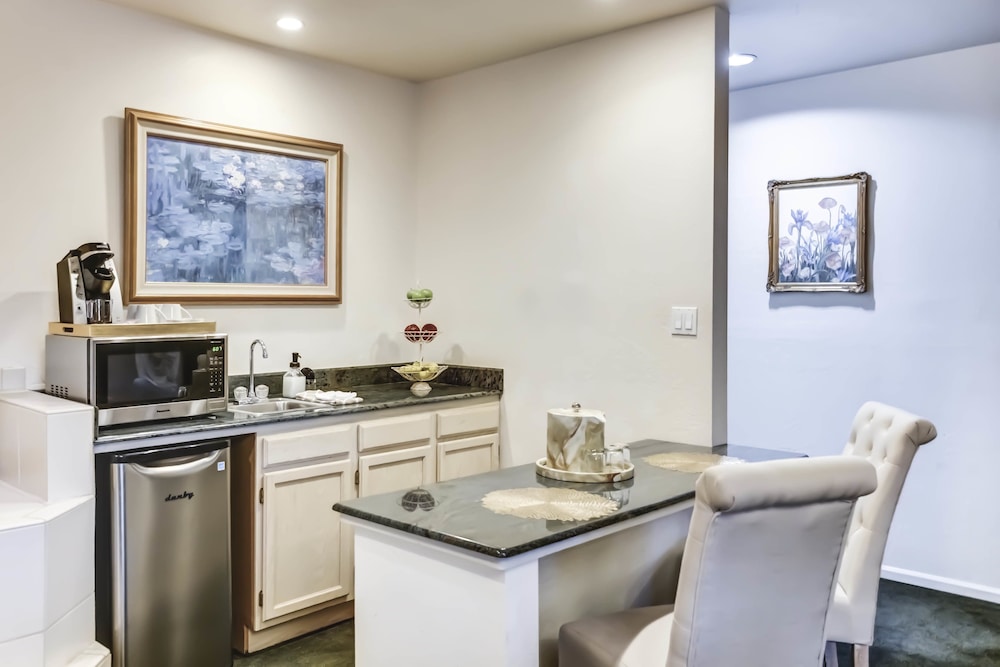 In-Room Kitchenette