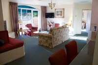 Luxury Suite, 1 King Bed with Sofa bed, Jetted Tub