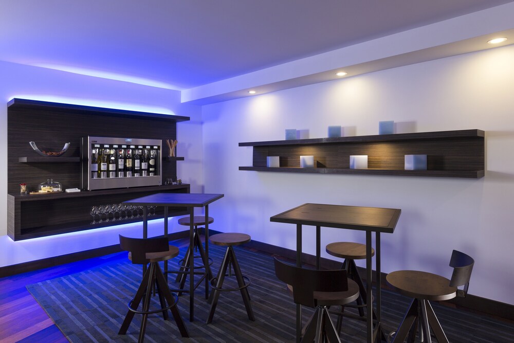 Hotel Lounge