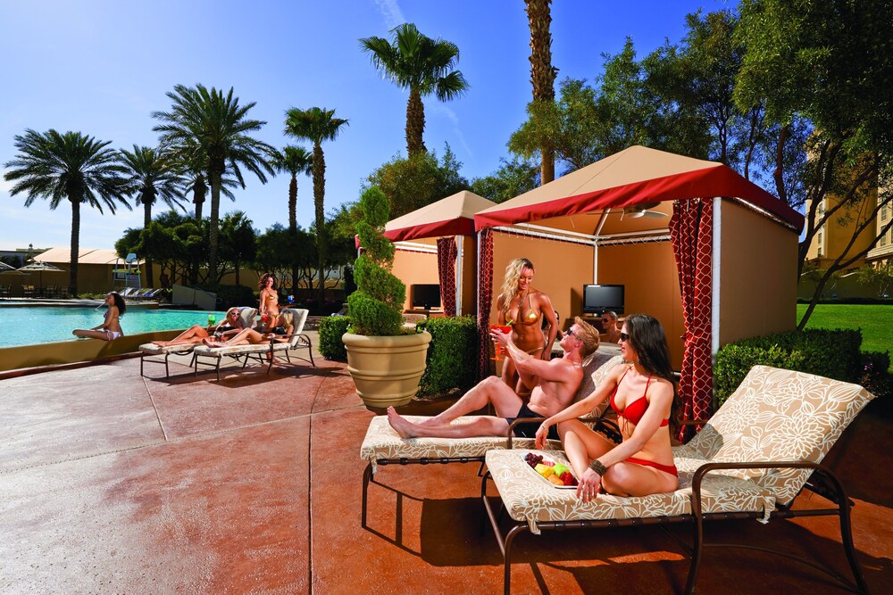 Outdoor pool, Sunset Station Hotel & Casino