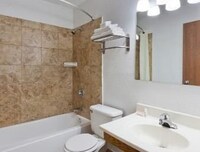 Standard Room, 1 Queen Bed