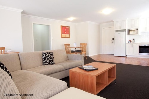 Charles Sturt Suites & Apartments