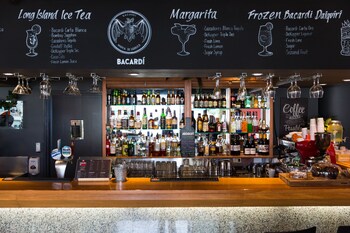 Hotel Bar