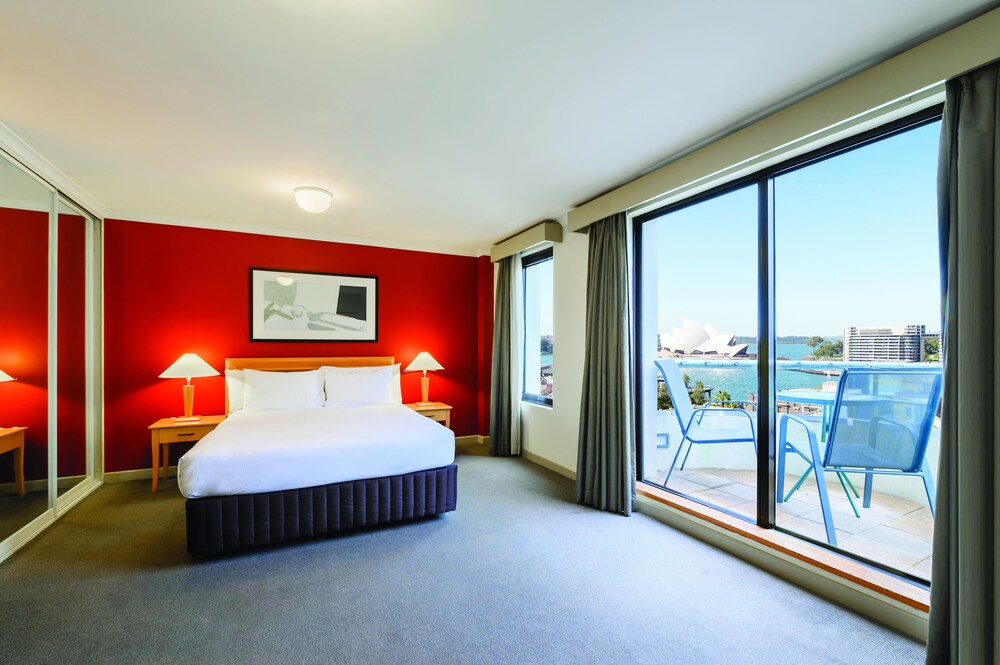 Studio Queen View with Balcony - Room