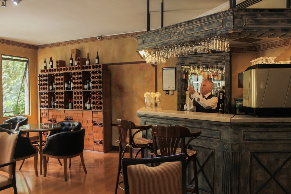 Hotel Bar
