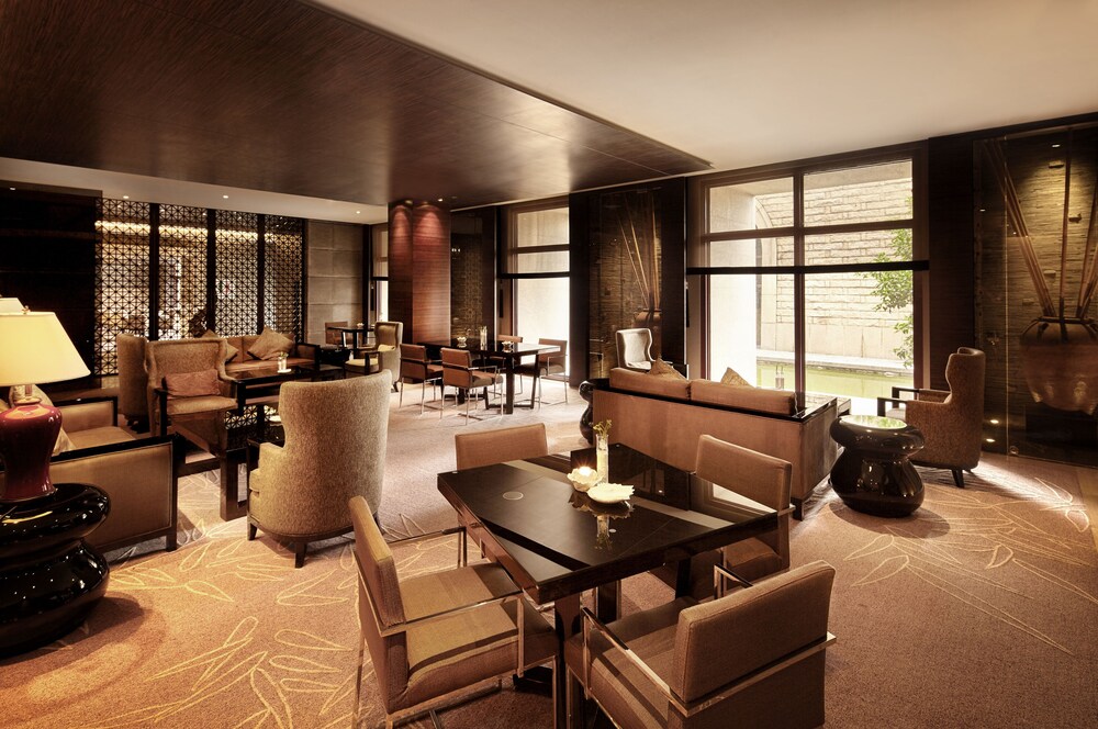 Hotel Lounge