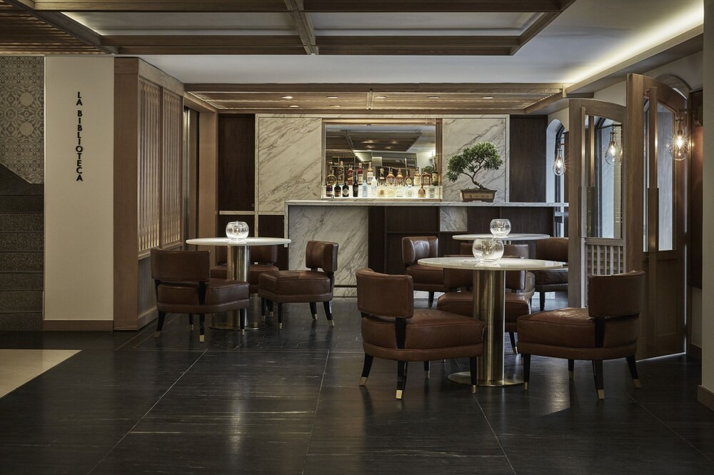 Hotel Bar