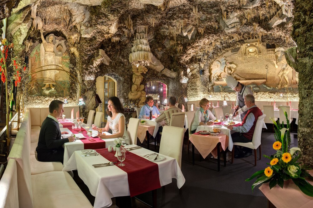 Couples Dining