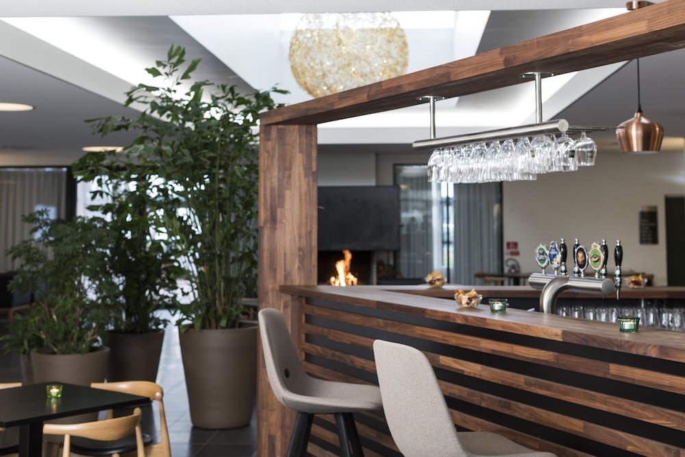 Hotel Bar