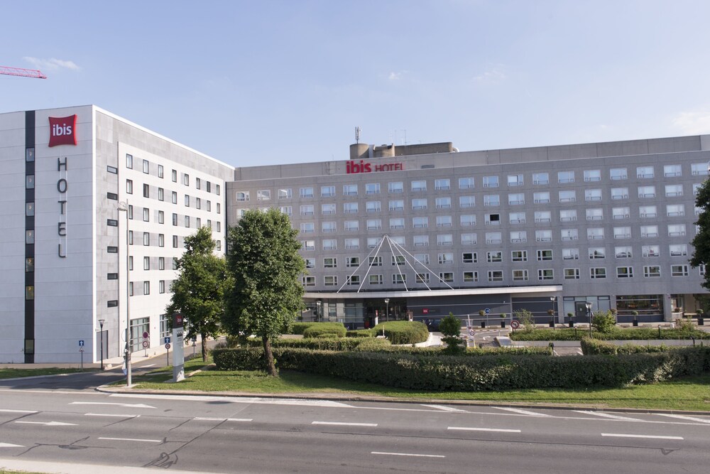 Property entrance, ibis Paris CDG Airport