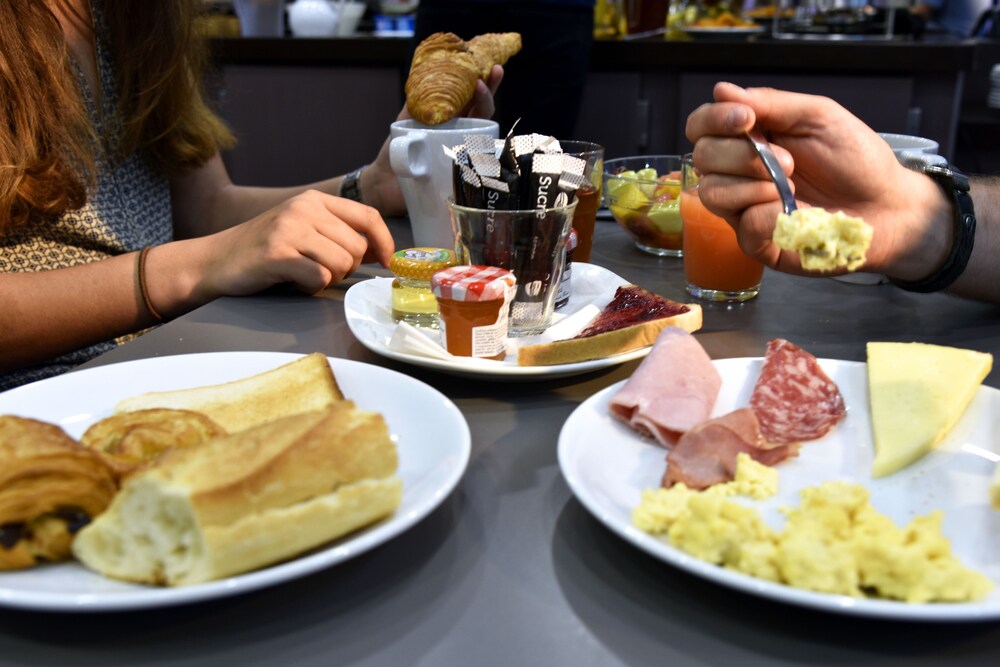 Comida y bebida