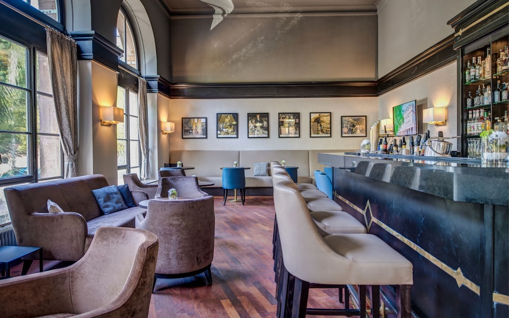 Hotel Bar