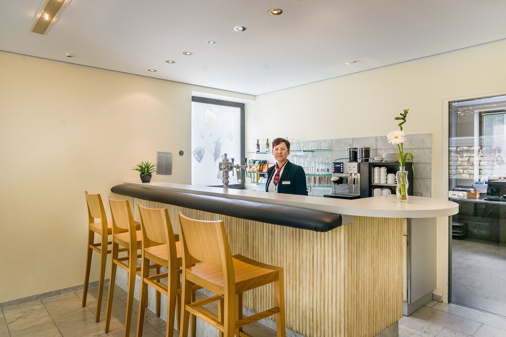 Hotel Bar