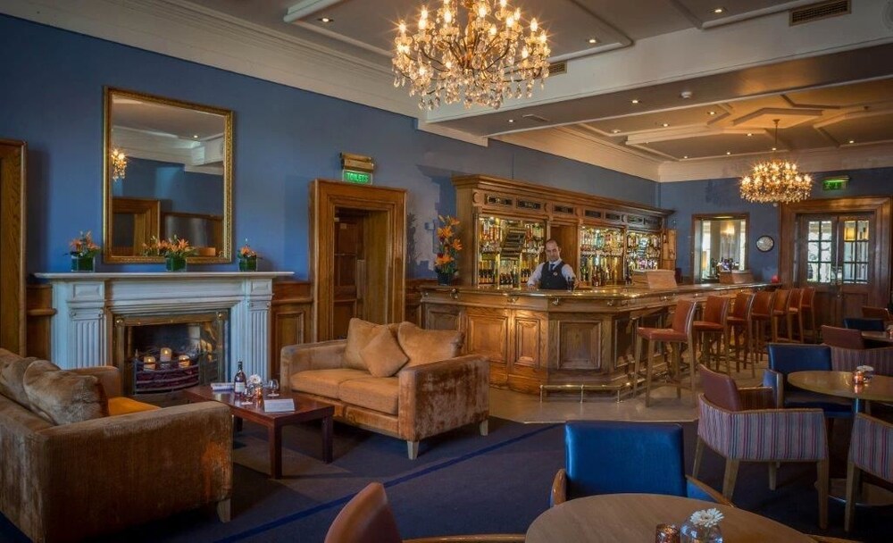 Hotel Bar