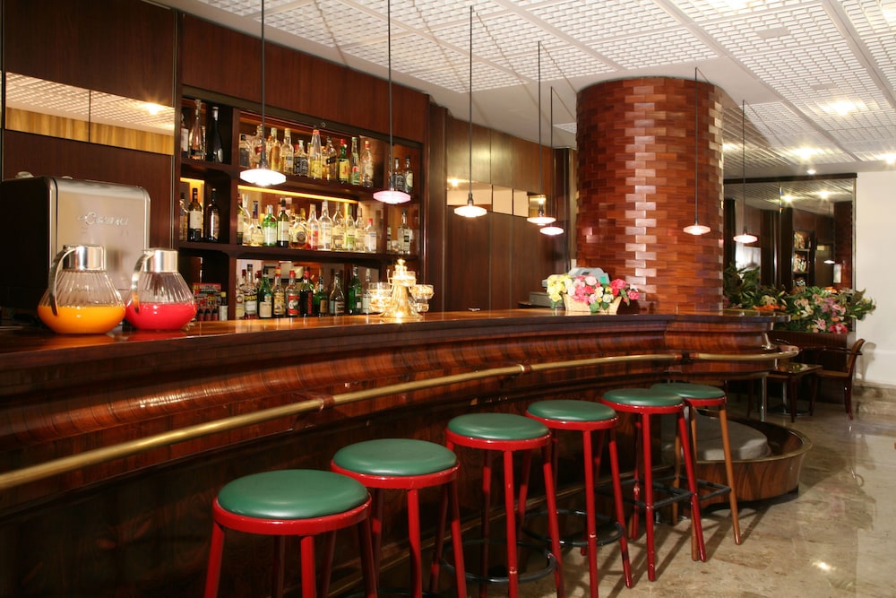 Hotel Bar