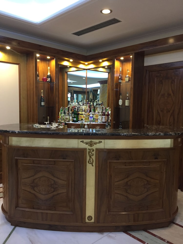 Hotel Bar