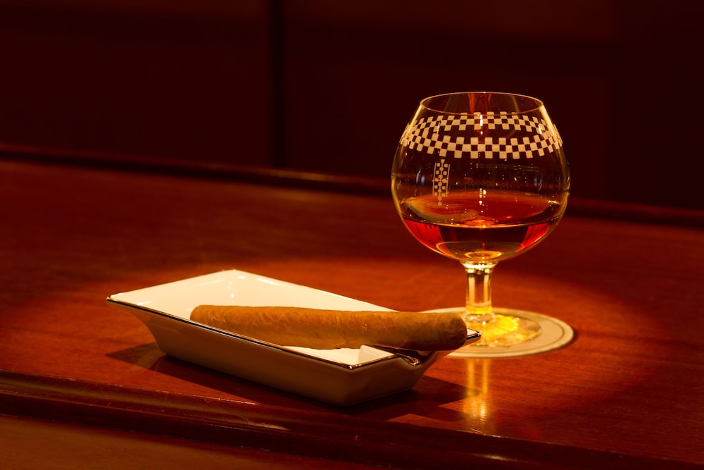 Hotel Bar